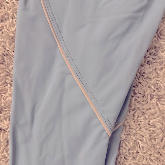 ONZIE Workout Set - Picture 5 of 10